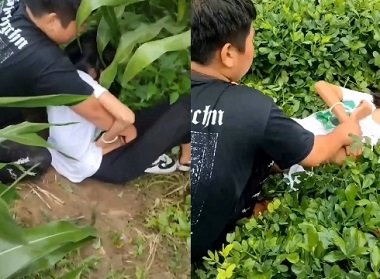 phim sex nhật bản vietsup Đang chơi sướng thì anh phải nghe đt còn mang đồ ra trêu em